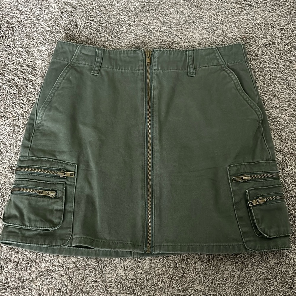 Green cargo skirt for women
